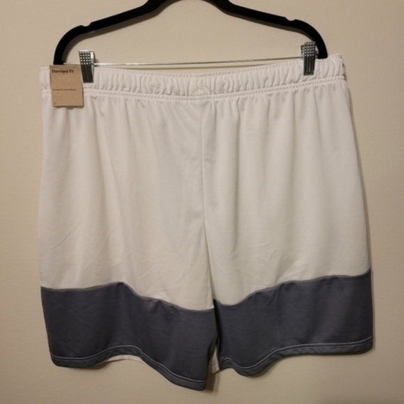 Men's White‎ Nike Training Shorts - Picture 3 of 3